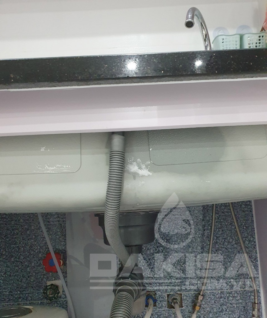 Chậu rửa chén đổ mồ hôi - Đọng nước đáy chậu: Nguyên nhân và cách khắc phục